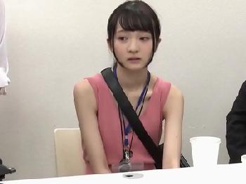 巨根をブチ込まれ感じすぎていっぱい尿失禁晒す潮吹き美女