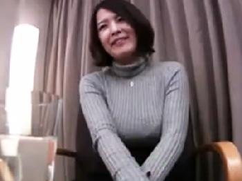 はち切れそうな爆乳の素人人妻を現金で釣ってホテルでハメ撮り不貞交尾!!勢いで女性器の奥へ射精