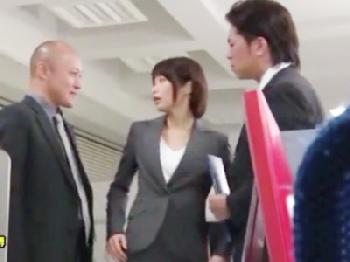 ミニマム体型の女性会社員が弱み握られて社内の男達に中出し性暴行くらって号泣W