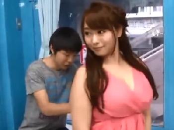 芸能人級な美女2人が童貞ペニスを筆おろし!!