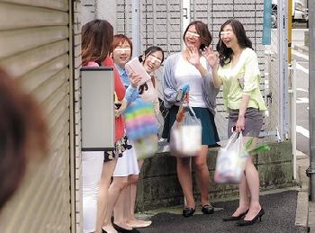 オメコ内でスペルマ発射されたくないなら主婦友呼び出せよ!!凄く綺麗な人妻たちを数珠連で呼び出させて中出しコンボ婦女暴行!!