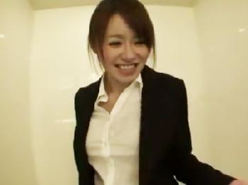 ノーブラYシャツの透け乳首OLがホテルで制服着たままハメ撮り