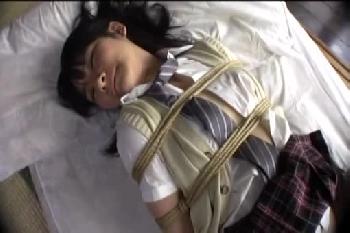 女子校生になったばかりの実の妹を縛って様々な穴を肉棒で掻き回す冷酷非道な兄