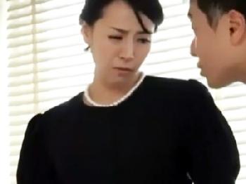 密会現場を抑えられた主人の弟に脅されて膣内射精暴行される未亡人妻