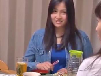 家族が留守を良い事に妹に手を出す兄!!避妊具なしで射精