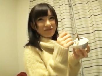 家に連れ込んだ清楚な黒髪美女を口説いて挿入→オナ禁精液顔面射精