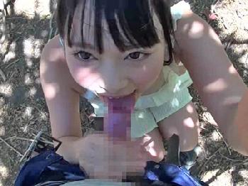 アフリカ現住人の巨根を小さな体に受け入れる美少女