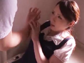 冷酷非道な男が家に居候することになってしまって肉棒咥えさせられる綺麗な人妻