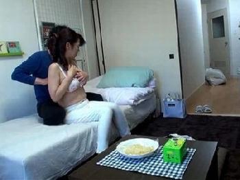 言葉巧みに誘われた家事代行の美魔女がその気になって密通交尾