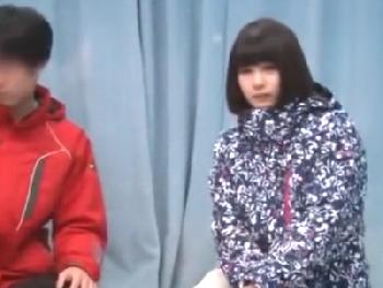 小学校の先生を目指している女子大生が同級生と膣射交尾