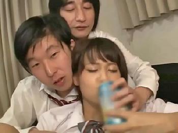 酔っ払った女子校生たちが同級生たちと乱交パーティ!!