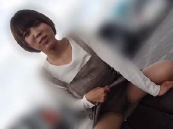 青姦も小便も快諾!!変態なショートヘア美少女と1日中性行為