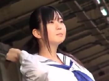 抵抗できなそうな美少女女子校生が凌辱集団に囲まれてなすすべなし!!