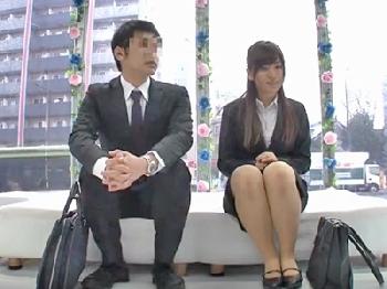 密室で2人きりにされた同僚男女が膣射中出し交尾