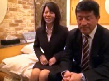 エロミッションを残してスレンダーOLと中年上司をラブホテルで二人きりにした結末