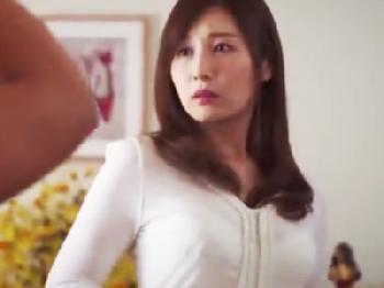 夫の連れて来た後輩の若い男に寝取られたとても綺麗な人妻