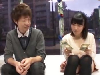 男友達に興奮して中出し切望する黒髪美女