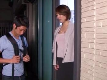 物陰に女を連れ込み強引に凌辱