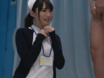 尻軽な黒ギャルが性的行為への欲求が抑えきれず彼氏の父親を誘惑