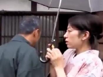 和服美魔女と縁側でやる膣射中出し交尾