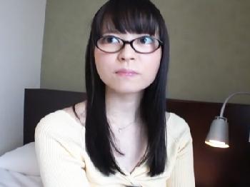 自分から応募してきた性的欲望強めな地味子ちゃんとハメ撮り撮影