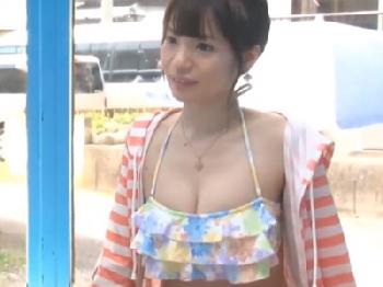 水着素人が友人同士で素股マッサージ体験→性的興奮してなし崩しで膣射中出し交尾展開