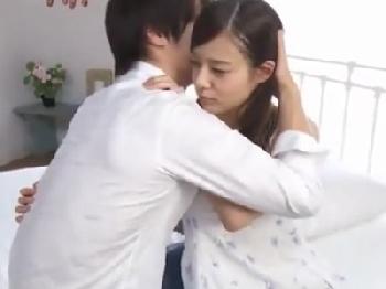 ムード満点の室内で美乳美少女と乳房射精セックス