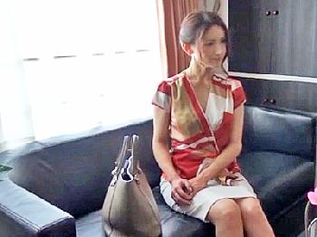 媚薬スチームで強制的欲情させた人妻に本番マッサージ