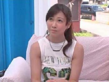 海水浴場にいた心優しいビキニ美女をチェリーボーイを赤面筆おろし