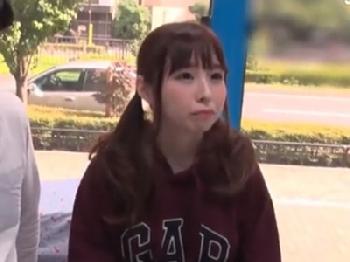 経験浅い美女ナンパ→童貞ペニスに困惑しながらも挿入されたら性格変わる