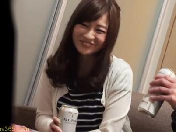宅飲みして美女を食う常套手段をばっちり盗撮