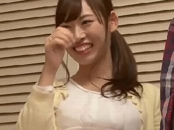 彼氏との新居を探しにきた美少女彼女!!彼氏が見ていないところで悪徳不動産に性的暴行されガチ泣きW