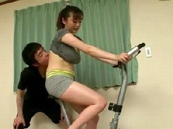 ムチッとした官能的な肉体のママの汗だくボディを嘗め回す変態息子→エスカレートしながら近親性交にW