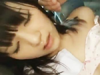 バスでの冷酷無慈悲な痴漢!!大人のオモチャで潮吹き失神している美少女女子校生を遠慮なく犯す!!