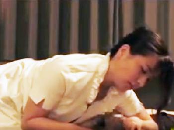 とても綺麗なマッサージ嬢と性的欲望に駆られた交尾!!