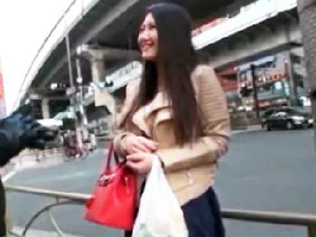 買い物帰りの巨乳人妻を口説いて寝取られハメ!!熟れた陰毛がないワレメを堪能W