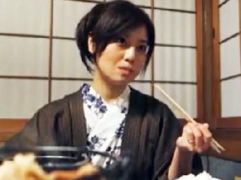 色気が溢れる綺麗な人妻とSEXし放題な温泉旅館デート!!