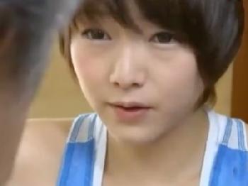 童顔な巨乳娘が快感のみを求めて中年男ペニスとゴムなし挿入!!