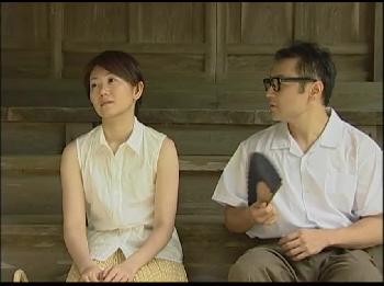 青姦膣射性交する腋毛生えた国語教師の熟女