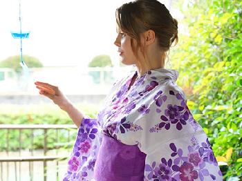 美しいブロンドヘアーの巨乳人妻ロシア人が日本人と真正中出し解禁