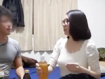 一見優等生そうに見えてナンパで挿入する素人美女