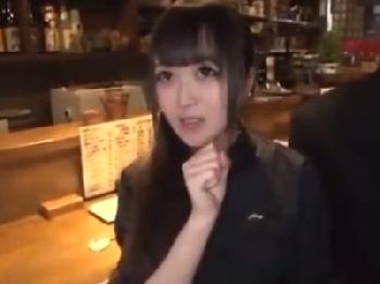 居酒屋の看板娘にAV出演交渉→まさかの店内で撮影開始W
