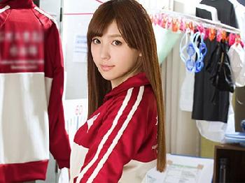 ハードな練習に耐えた後は性的欲望処理ペットの女子マネージャーでストレス発散W