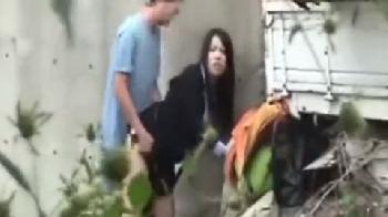 公園でする若いカップルを盗撮