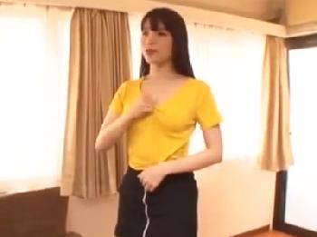 勉強しないでオナってばかりの息子を心配した母親が性行為をさせておまんこの中にそのまま子種を射精させる