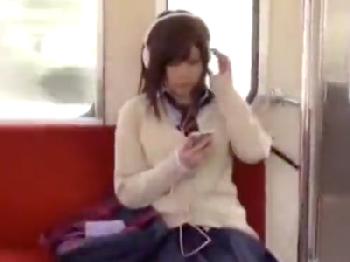 通勤中によく見かけるガードゆるそうなギャル女子校生を否応なしに便所に連れ込んで痴漢