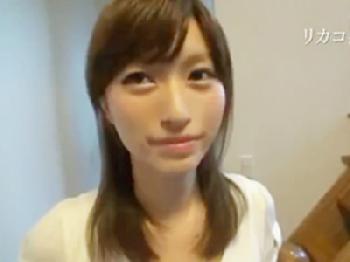 性的欲望が抑えきれず自宅に男を招いて避妊具なしで不貞行為する素人人妻