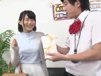 とても綺麗な人妻が電動マッサージ器に敗北し即挿入展開