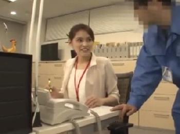 残業中の真面目系女性会社員が性暴行被害に