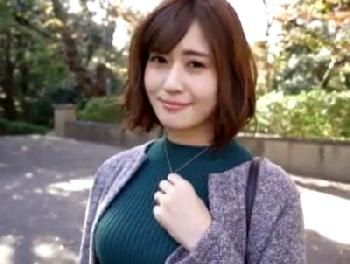 セクササイズで痩せた経験のあるミステリアスな若妻が浮気AVに